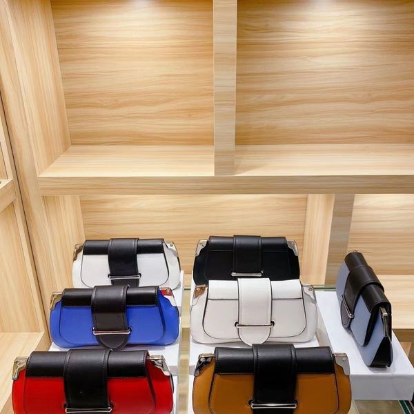 designer luxury women's bag high appearance level matching retro underarm bag mini hand saddle bag leather level chain high quality
designer luxury women's bag high appearance level matching retro underarm bag mini hand saddle bag leather level chain high quality