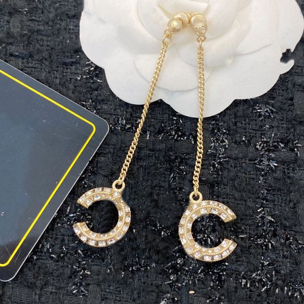 woman stud c logo earrings designer letter c gold long chain earring women jewelry ccity pearl crystal orecchini 3231, Golden;silver
woman stud c logo earrings designer letter c gold long chain earring women jewelry ccity pearl crystal orecchini 3231, Golden;silver