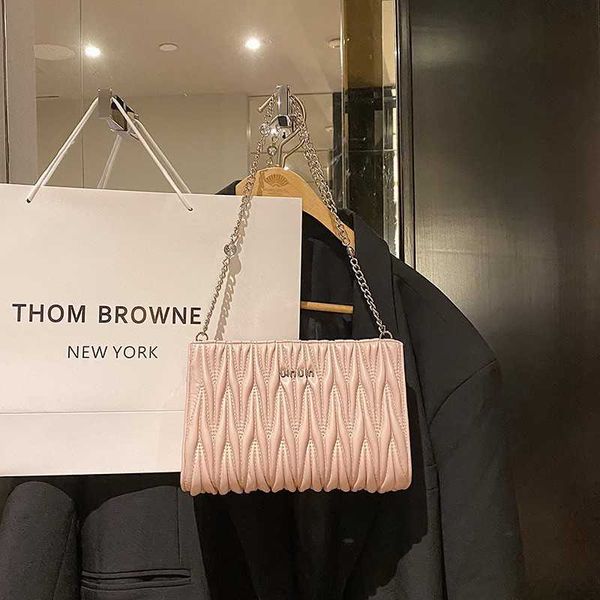 2023 designer muimui summer bags for new ladies pleated small square bag for women small crowd chain advanced sense small square bag single
2023 designer muimui summer bags for new ladies pleated small square bag for women small crowd chain advanced sense small square bag single