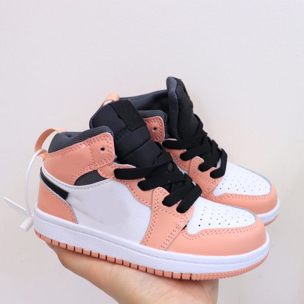 2023 designer shoes middle kids baby shoes, boys, girls sport black and white chunky low bull training boys and girls sport outdoor sneakers
2023 designer shoes middle kids baby shoes, boys, girls sport black and white chunky low bull training boys and girls sport outdoor sneakers