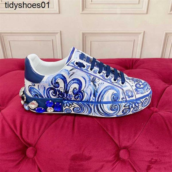 couple casual sports shoes men's dg2023 genuine leather rhinestone rivet fashion board shoes women's, Black
couple casual sports shoes men's dg2023 genuine leather rhinestone rivet fashion board shoes women's, Black