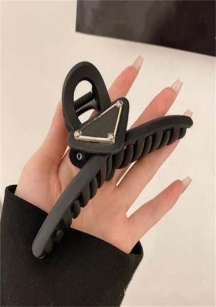 designer triangle hair clip barrettes women girls brand letter hair claw fashion hair jewelry headwear hairpin hairclip1987876, Golden;silver
designer triangle hair clip barrettes women girls brand letter hair claw fashion hair jewelry headwear hairpin hairclip1987876, Golden;silver