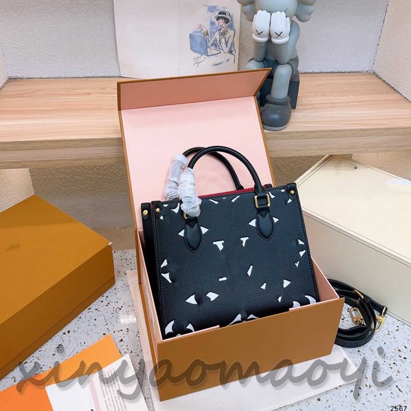 2022 designer luxury onthego tote handbag small shopping bag long and short handles can be carried on the shoulder size: 25cm*20cm b013
2022 designer luxury onthego tote handbag small shopping bag long and short handles can be carried on the shoulder size: 25cm*20cm b013