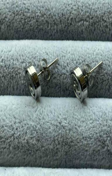 titanium steel fashion stud women designer earrings white shell silver rose gold earrings luxurious letter cute size trendy jewelr8187528, Golden;silver
titanium steel fashion stud women designer earrings white shell silver rose gold earrings luxurious letter cute size trendy jewelr8187528, Golden;silver
