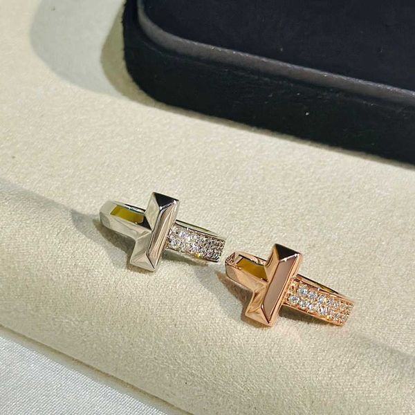 original s925 sterling silver ring wide edition single t half diamond set with smooth faced panel versatile temperament high grade light lux
original s925 sterling silver ring wide edition single t half diamond set with smooth faced panel versatile temperament high grade light lux