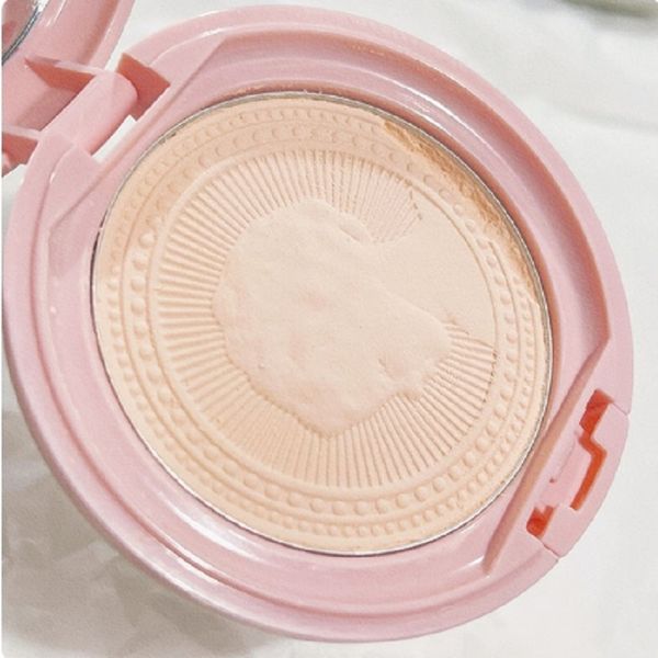 embossed feather soft honey powder cake light delicate concealer oil control makeup invisible pores long lasting face makeup a3
embossed feather soft honey powder cake light delicate concealer oil control makeup invisible pores long lasting face makeup a3