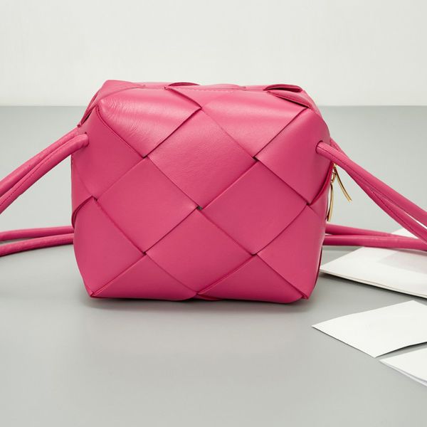 designer mini loop camera bag fashion women intrecciato leather crossbody bags soft lambskin lady official outdoor small purse with box
designer mini loop camera bag fashion women intrecciato leather crossbody bags soft lambskin lady official outdoor small purse with box