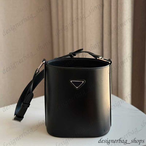 designer bag bucket bag high grade leather luxury bag ladies daily casual large capacity shoulder bag crossbody pure color fashion simple le
designer bag bucket bag high grade leather luxury bag ladies daily casual large capacity shoulder bag crossbody pure color fashion simple le