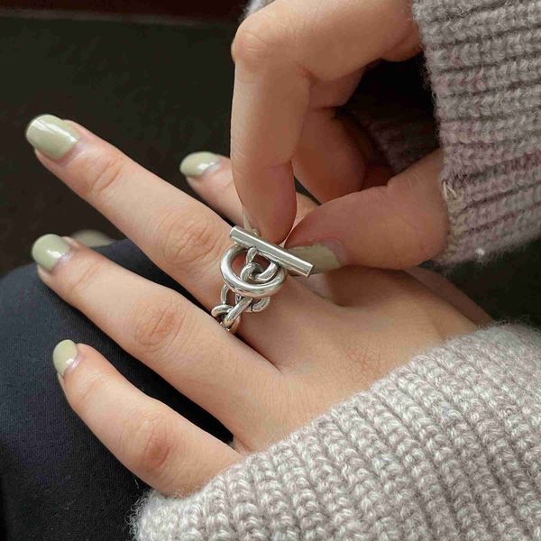 new personality hip-hop ot buckle silver color chain stainless rings for women punk charms finger jewelry gift l230620
new personality hip-hop ot buckle silver color chain stainless rings for women punk charms finger jewelry gift l230620