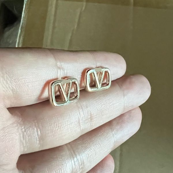 antique vintage luxury design large v stud 316l stainless steel 18k gold women letter logo engrave dangle earrings girls wedding jewelry, Golden;silver
antique vintage luxury design large v stud 316l stainless steel 18k gold women letter logo engrave dangle earrings girls wedding jewelry, Golden;silver