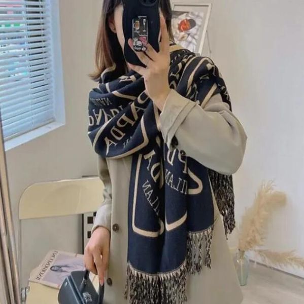 scarf designers scarf Hijab Echarpe Scarf Stylish Women Cashmere Scarf Full Letter Printed Scarves Soft Touch Warm Wraps with Tags
scarf designers scarf Hijab Echarpe Scarf Stylish Women Cashmere Scarf Full Letter Printed Scarves Soft Touch Warm Wraps with Tags