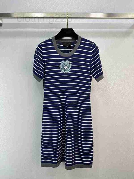 basic & casual dresses designer 2023 early autumn new round neck striped camellia embroidery slim fit knitted dress 6ofi, Black;gray
basic & casual dresses designer 2023 early autumn new round neck striped camellia embroidery slim fit knitted dress 6ofi, Black;gray
