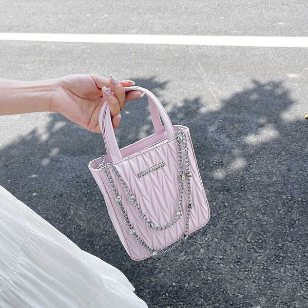 2023 designer muimui bags for ladies popular bag new korean version wrinkle embroidery handheld bag crystal chain mini one shoulder crossbod
2023 designer muimui bags for ladies popular bag new korean version wrinkle embroidery handheld bag crystal chain mini one shoulder crossbod