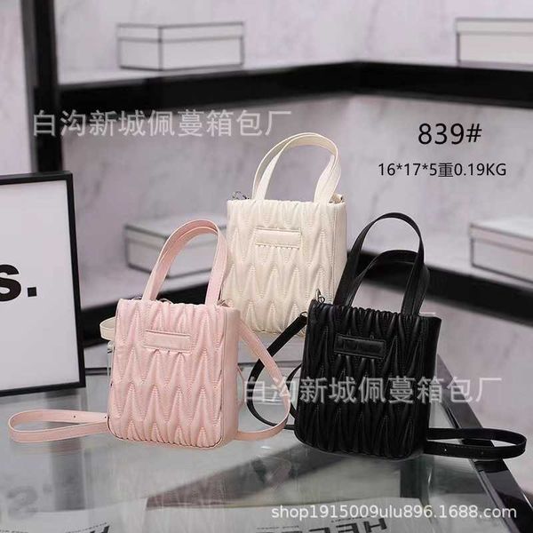 pleated designer 2023 muimui bags new for ladies small square bag mm home large capacity fashion handbag crossbody women's bag
pleated designer 2023 muimui bags new for ladies small square bag mm home large capacity fashion handbag crossbody women's bag