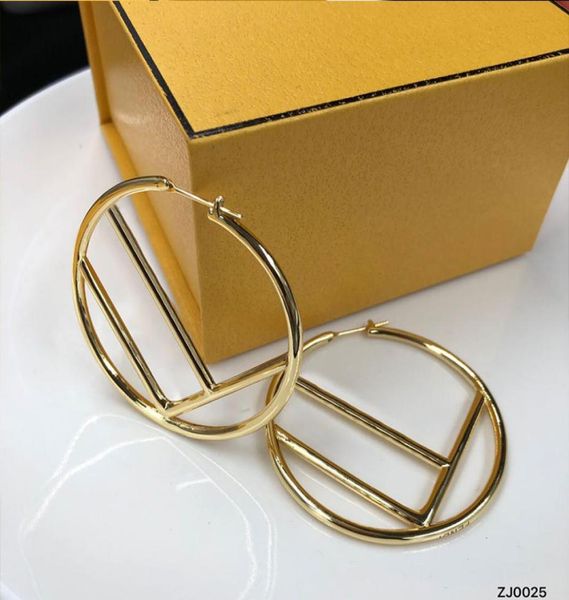 2022luxury designer earrings classic minimalist stud letters gold large rounds round earring for women brand jewelry 9734780, Golden;silver
2022luxury designer earrings classic minimalist stud letters gold large rounds round earring for women brand jewelry 9734780, Golden;silver