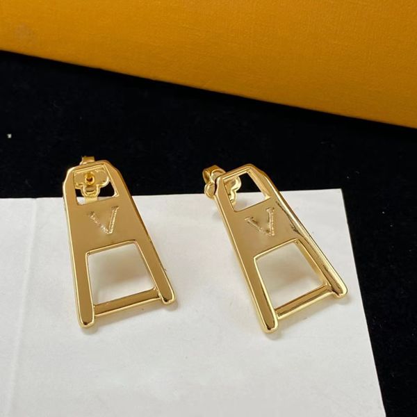 luxury v letters designer brand stud earrings 18k gold retro vintage charm earings earring ear rings jewelry with dust pouch bag, Golden;silver
luxury v letters designer brand stud earrings 18k gold retro vintage charm earings earring ear rings jewelry with dust pouch bag, Golden;silver
