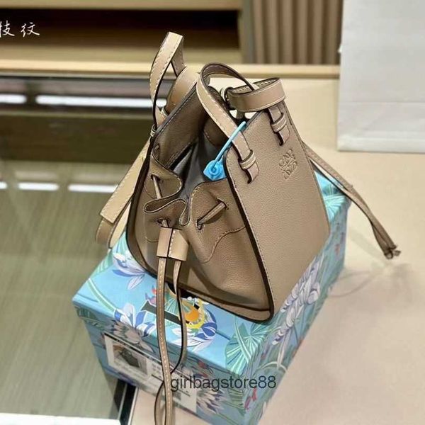 lowe bag designer lowe mini bags crossbody small lady purse large classic hammock portable bag with capacity size 17*15cm fashion tote handb
lowe bag designer lowe mini bags crossbody small lady purse large classic hammock portable bag with capacity size 17*15cm fashion tote handb