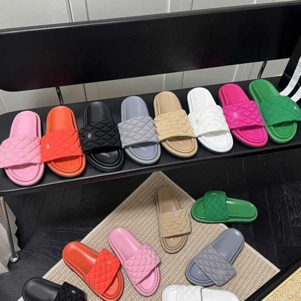 23ss quilted designer men women slippers sandals embossed logo slides pool pillow slide thick bottom mule summer flat heels scuff slider fli, Black
23ss quilted designer men women slippers sandals embossed logo slides pool pillow slide thick bottom mule summer flat heels scuff slider fli, Black