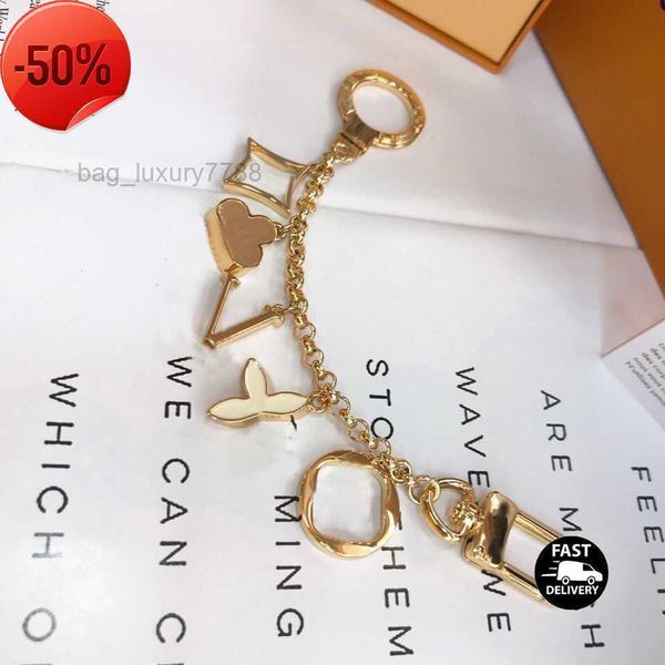 keychains lanyards luxury designer keychain fashion classic brand key buckle flower letter chain handmade gold mens womens bag pendant, Silver
keychains lanyards luxury designer keychain fashion classic brand key buckle flower letter chain handmade gold mens womens bag pendant, Silver
