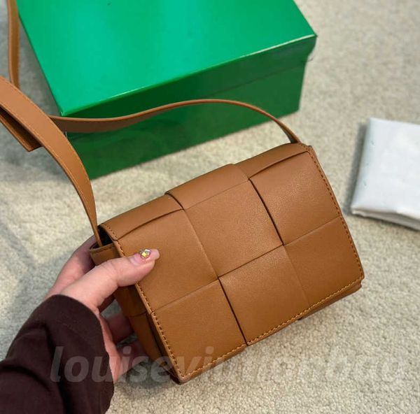 mini loop camera bag fashion designer woman bag women shoulder bag handbag purse genuine leather cross body chain high grade quality
mini loop camera bag fashion designer woman bag women shoulder bag handbag purse genuine leather cross body chain high grade quality