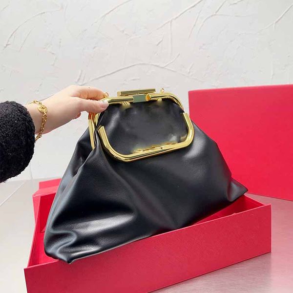9a designer clutch bags cowhide handbag women's shoulder bag large capacity cross body metal logo v bags fashion black totes
9a designer clutch bags cowhide handbag women's shoulder bag large capacity cross body metal logo v bags fashion black totes
