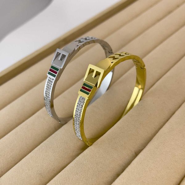 luxury gc brand fashion jewelry light belt buckle design chain shaped diamond painted oil non fading versatile titanium steel bracelet jewel, Golden;silver
luxury gc brand fashion jewelry light belt buckle design chain shaped diamond painted oil non fading versatile titanium steel bracelet jewel, Golden;silver