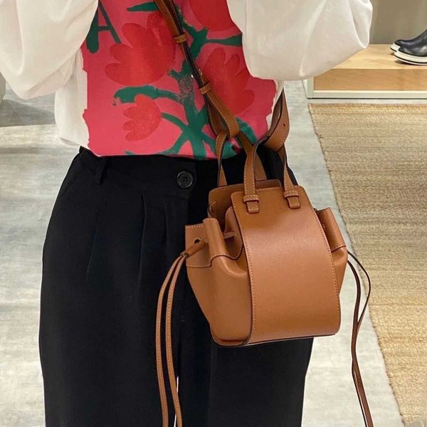 hammock handbag designer bag women single shoulder fashion bags leather portable diagonal cross loewssbags woman luxury tote handbags size 2
hammock handbag designer bag women single shoulder fashion bags leather portable diagonal cross loewssbags woman luxury tote handbags size 2