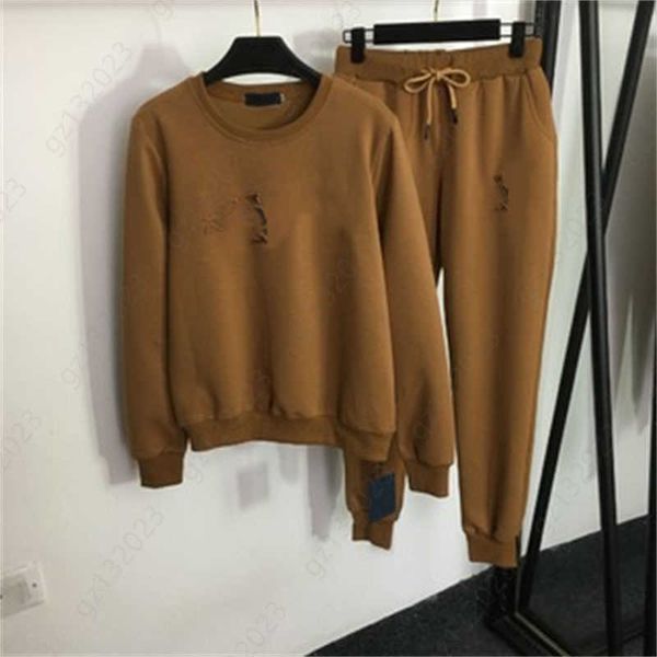 fall track suit sweatshirt pant two piece set chest logo letter embossed round neck long sleeve pullover sweater and elastic waist casual pa, White
fall track suit sweatshirt pant two piece set chest logo letter embossed round neck long sleeve pullover sweater and elastic waist casual pa, White