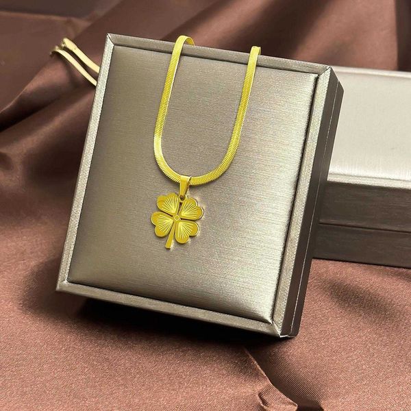 van clover necklace new clover necklace ladies luxury high-grade collar chain temperament design flower pendant jewelry, Silver
van clover necklace new clover necklace ladies luxury high-grade collar chain temperament design flower pendant jewelry, Silver