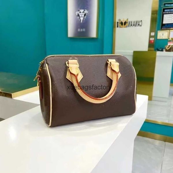 luxury designer shoulder totes duffel grip famous mini crossbody travel bag speedy nano 20 25 bandouliere purses leather barrel-shaped women
luxury designer shoulder totes duffel grip famous mini crossbody travel bag speedy nano 20 25 bandouliere purses leather barrel-shaped women