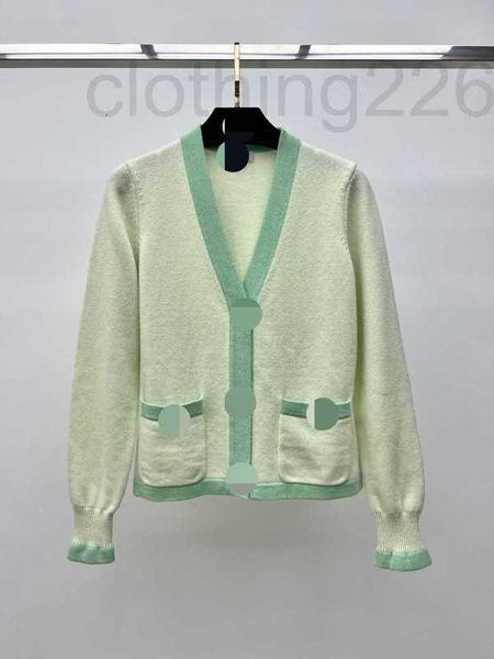 women's knits & tees designer 2023 early autumn new cardigan elegant and slim fit v-neck small short knitted gosy, White
women's knits & tees designer 2023 early autumn new cardigan elegant and slim fit v-neck small short knitted gosy, White
