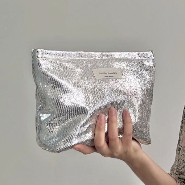cosmetic bags cases fashion shiny silver champagne color clutch bag makeup travel skincare toiletries organizer daily pouch 230809
cosmetic bags cases fashion shiny silver champagne color clutch bag makeup travel skincare toiletries organizer daily pouch 230809