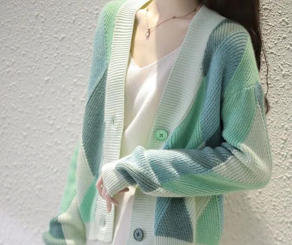 2023 women's sweater women jacket cashmere cardigan mid-length knitted v-neck loose striped sweater thin ladies trench coat 2011, White;black
2023 women's sweater women jacket cashmere cardigan mid-length knitted v-neck loose striped sweater thin ladies trench coat 2011, White;black