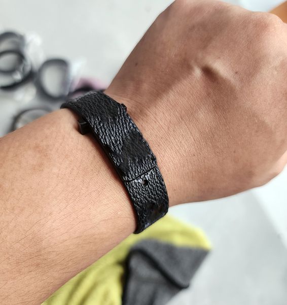 brand designer leather bracelets high-end luxury men's and women's bracelets fashion jewelry with box, Golden;silver
brand designer leather bracelets high-end luxury men's and women's bracelets fashion jewelry with box, Golden;silver