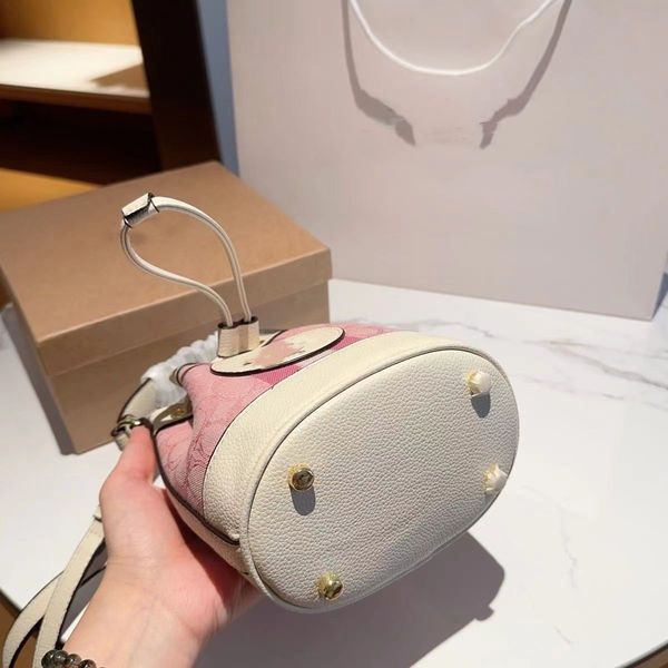 designer luxury women's bag alphabet mini bucket bag oblique span mini hand saddle bag horizontal chain gift box
designer luxury women's bag alphabet mini bucket bag oblique span mini hand saddle bag horizontal chain gift box