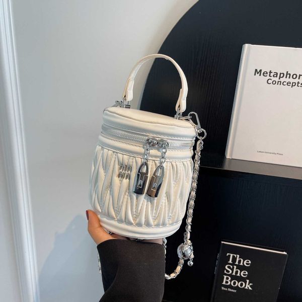 niche online designer ladies muimui celebrity bags for design bag 2023 new women's bag popular this year versatile crossbody bag super
niche online designer ladies muimui celebrity bags for design bag 2023 new women's bag popular this year versatile crossbody bag super