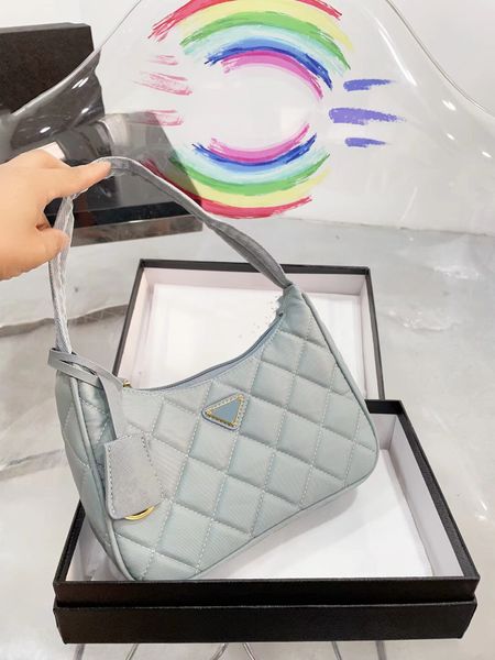 popular designers luxury retro women's chain bag fashion versatile exquisite fabric classic one shoulder crossbody handbag
popular designers luxury retro women's chain bag fashion versatile exquisite fabric classic one shoulder crossbody handbag