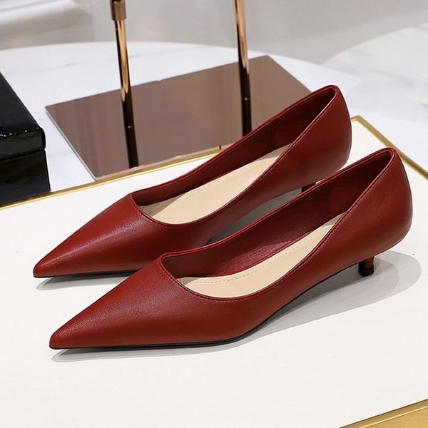 dress shoe ol soft leather elegant med high heels classic black white pumps for bride comfortable office ladies work shoes f0002 230809
dress shoe ol soft leather elegant med high heels classic black white pumps for bride comfortable office ladies work shoes f0002 230809