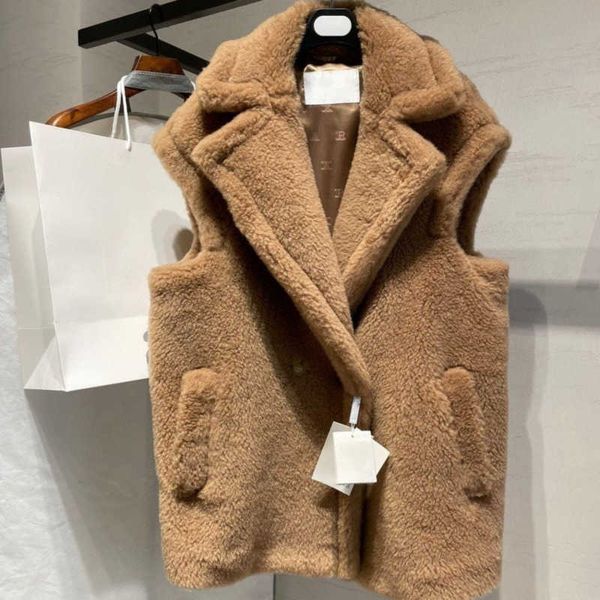 autumn warm jacket designer vest 100% high-end trend ins motorcycle tank casual loose cardigan wool coat sleeveless, Black;white
autumn warm jacket designer vest 100% high-end trend ins motorcycle tank casual loose cardigan wool coat sleeveless, Black;white