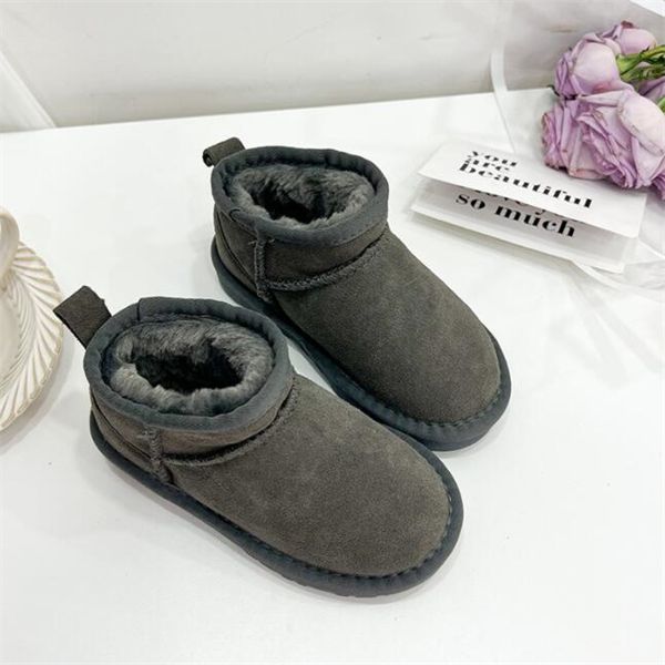 children' velvet padded warm boots boys and girls winter fur integrated leather snow boots, Black;grey
children' velvet padded warm boots boys and girls winter fur integrated leather snow boots, Black;grey