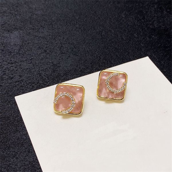 woman stud c logo earrings designer letter c gold long chain earring women jewelry ccity pearl crystal orecchini 38740, Golden;silver
woman stud c logo earrings designer letter c gold long chain earring women jewelry ccity pearl crystal orecchini 38740, Golden;silver