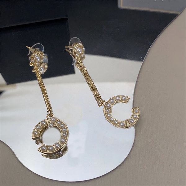 woman stud c logo earrings designer letter c long chain earring women jewelry ccity double pearl crystal orecchini 78, Golden;silver
woman stud c logo earrings designer letter c long chain earring women jewelry ccity double pearl crystal orecchini 78, Golden;silver