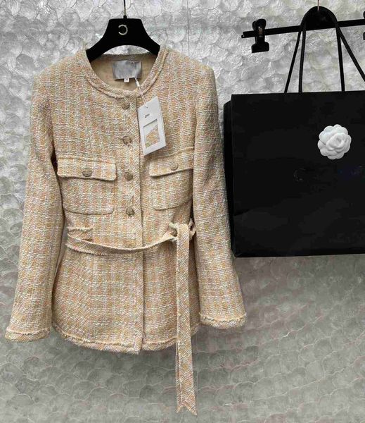 women's jackets designer 2023 early autumn new small fragrant orange round neck thick tweed lace up waist show thin coat n1x4, Black;brown
women's jackets designer 2023 early autumn new small fragrant orange round neck thick tweed lace up waist show thin coat n1x4, Black;brown