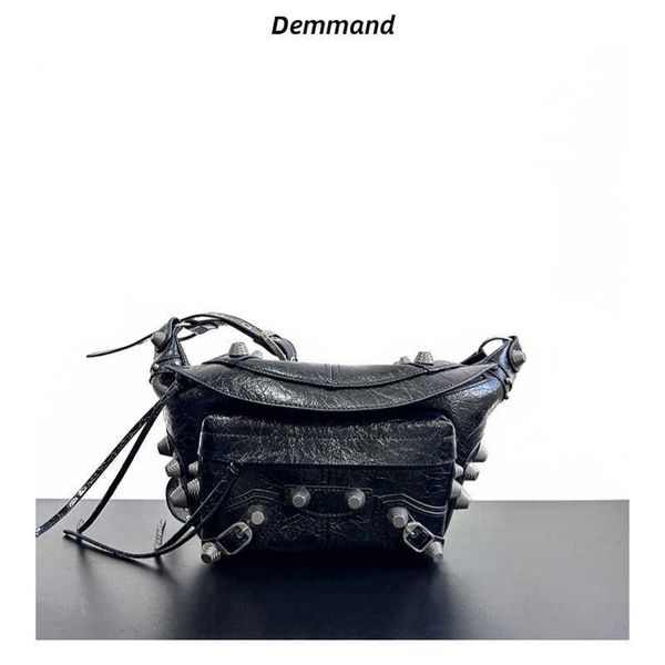 designers bags le cagole 2023 new network red same genuine leather locomotive bag neutral waist bag dark versatile one shoulder crossbody ba
designers bags le cagole 2023 new network red same genuine leather locomotive bag neutral waist bag dark versatile one shoulder crossbody ba