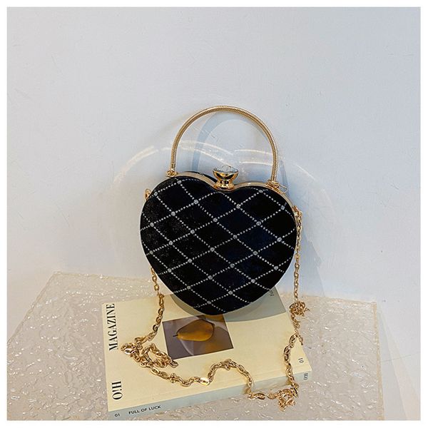 evening bags female velvet handbag vintage velour heart design evening bag wedding party bride clutch purse 230809
evening bags female velvet handbag vintage velour heart design evening bag wedding party bride clutch purse 230809