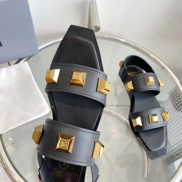 2023 womens designer sandals summer black elegant high heels new versatile open toe outdoor beach flip flops 35-42
2023 womens designer sandals summer black elegant high heels new versatile open toe outdoor beach flip flops 35-42