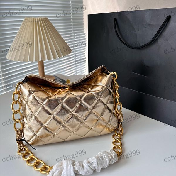 22ss fashion womens underarm bag shoulder bag leather diamond hardware metal buckle matelasse thick chain luxury handbag crossbody bag desig
22ss fashion womens underarm bag shoulder bag leather diamond hardware metal buckle matelasse thick chain luxury handbag crossbody bag desig