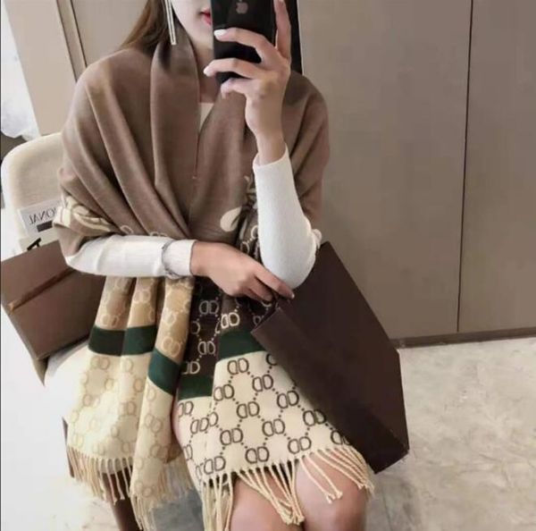Hijab Women Echarpe Scarf Stylish Cashmere Scarf Full Letter Printed Scarves Soft Touch Warm Wraps with Tags A designer scarf
Hijab Women Echarpe Scarf Stylish Cashmere Scarf Full Letter Printed Scarves Soft Touch Warm Wraps with Tags A designer scarf