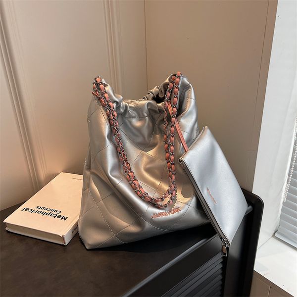 tote bag designer bags pu fashion garbage bag large capacity commuter bag fashion one shoulder chain bag shoulder strap bag wholesale
tote bag designer bags pu fashion garbage bag large capacity commuter bag fashion one shoulder chain bag shoulder strap bag wholesale