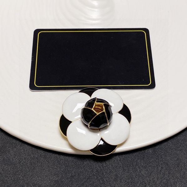 luxury brand designer channel brooch women's gold and silver crystal pearl rhinestone cape buckle brooch set brooch wedding party jewel, Gray
luxury brand designer channel brooch women's gold and silver crystal pearl rhinestone cape buckle brooch set brooch wedding party jewel, Gray